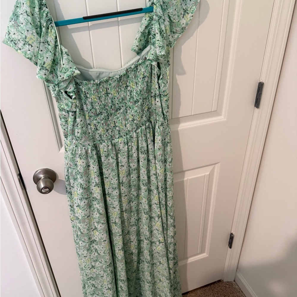 Astr Green Maxi Dress with Elegant Floral Design - Picture 5 of 5